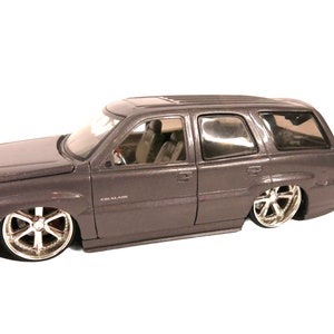 ミニカー jada 1/18 CADILLAC ESCALADE EXT DUB CITY JADA TOYS DUB CITY 2002 CADILLAC ESCALADE EXT BLACK 1:18