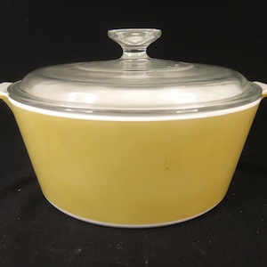 Corning Ware casserole dish B-2 1/2-B 2.5 qt with lid