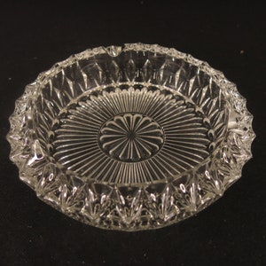 7.5&quot; Clear glass cigar, cigarette ash tray