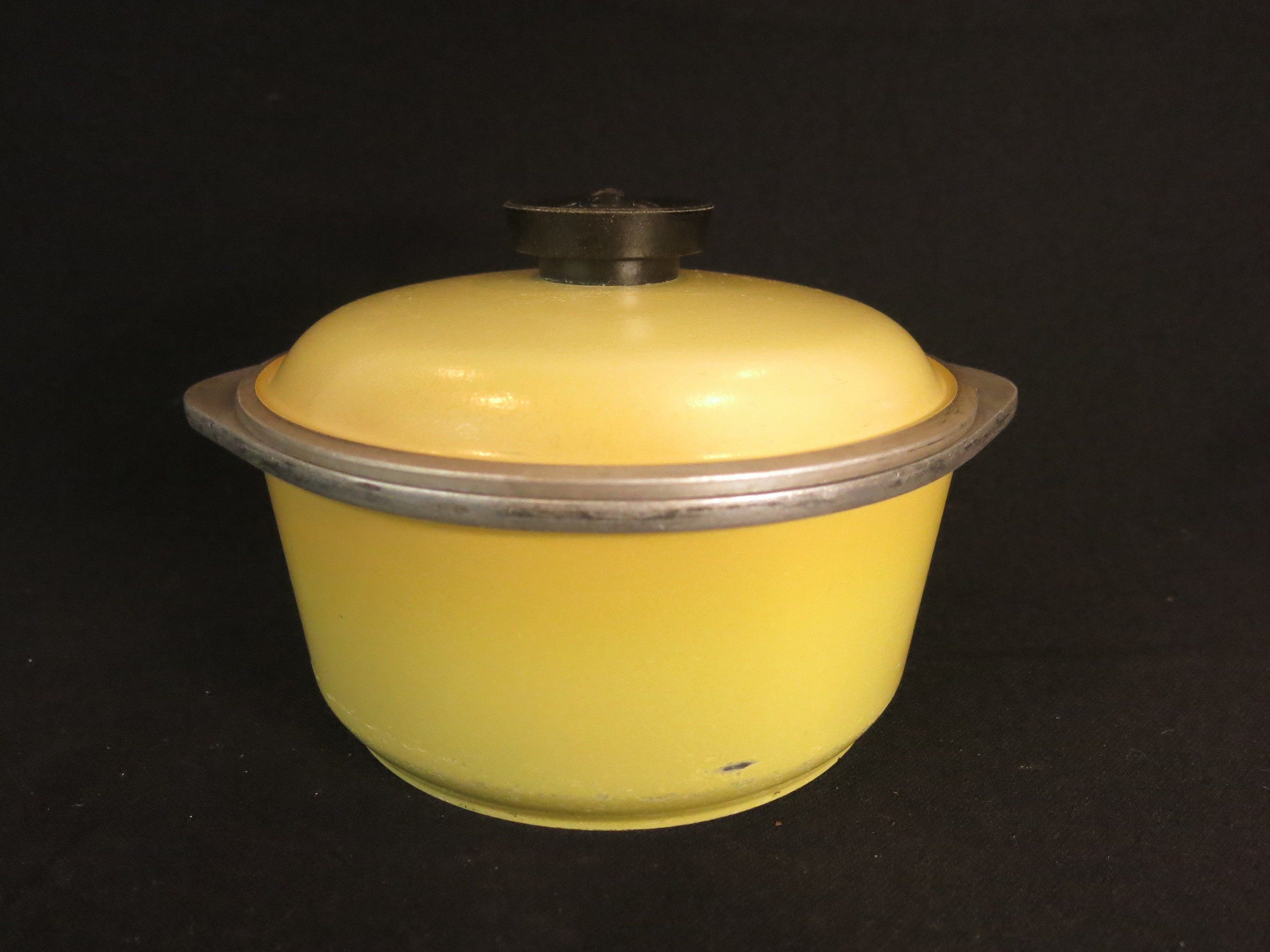 Vintage Yellow Enamel Cast Iron Pan – Loved Homestead