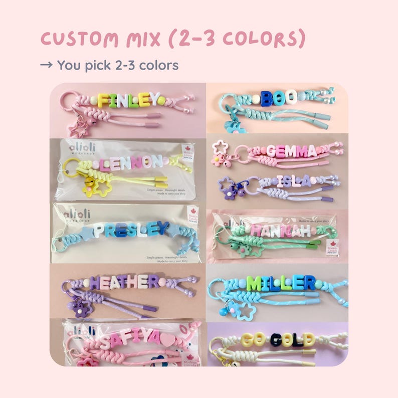 Peut inclure: Une collection de porte-cl&eacute;s et de bracelets personnalis&eacute;s avec des noms &eacute;pel&eacute;s avec des perles de lettres color&eacute;es. Le texte "CUSTOM MIX (2-3 COLORS)" et "You pick 2-3 colors" est en haut. Chaque article pr&eacute;sente une palette de couleurs unique et des breloques d&eacute;coratives.