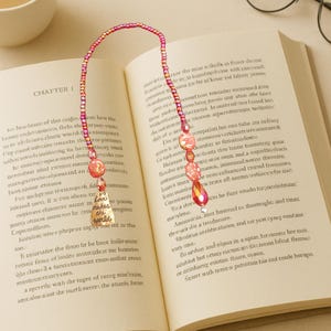 Unieke handgemaakte bladwijzer met glaskralen-9 inch-Love Makes the World-Book Lover-Book Marker-Book Thong-Reader cadeau-moeder cadeau-voor haar-cadeau