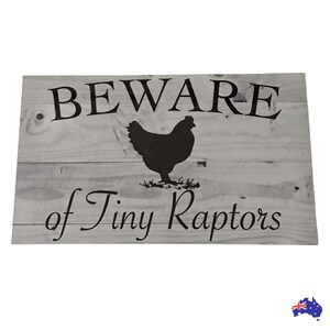Lustige Gartenflagge 'Beware Of The Tiny Raptors' – Perfekt Für Hühnerstall & Garten-Deko