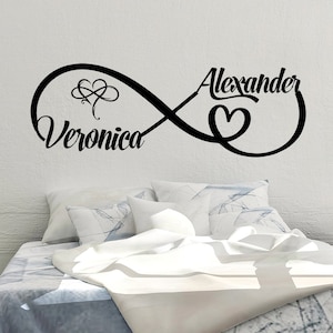 Puede incluir: Pegatina de pared de vinilo negro con un símbolo de infinito y los nombres "Veronica" y "Alexander" dentro del símbolo. El símbolo de infinito tiene un corazón en cada bucle.
