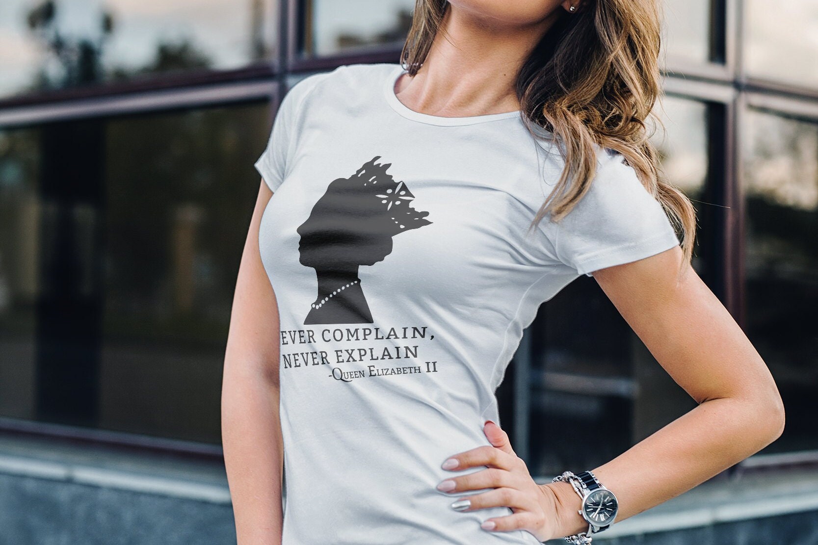 エリザベス2世女王Tシャツ：女性用おもしろ名言Tシャツ - Etsy 日本