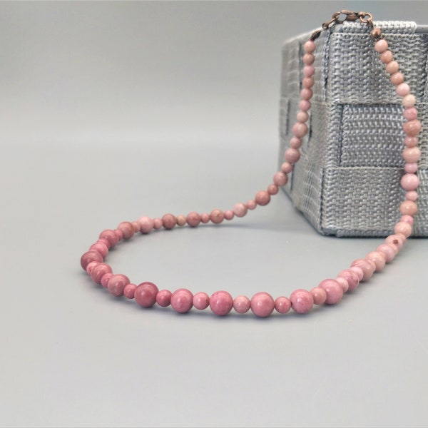 Collier rhodonite naturelle (perles 4 et 6 mm). Longueur au choix  ras du cou, sautoir, opéra. Pierre semi-précieuse véritable gemme rose.