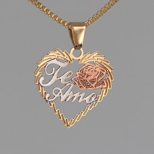 Collar con colgante de oro rosa de 18 quilates, tres tonos, con forma de corazón, te amo, tres colores, plata, frase, palabras, letras, flores, español