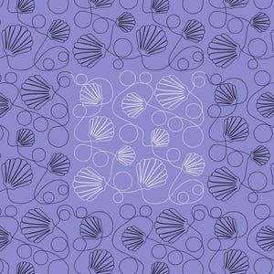Può includere: Un motivo ripetuto di conchiglie e cerchi su sfondo lavanda. Le conchiglie sono delineate in bianco e nero, collegate da linee curve. Il design è simmetrico e crea un senso di movimento.