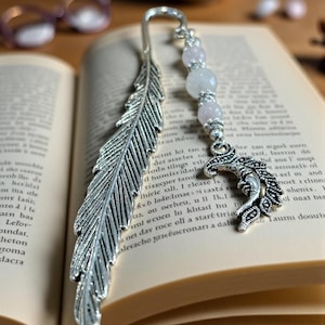 Rosenquarz & Mond Lesezeichen – Geschenk für Leseratten