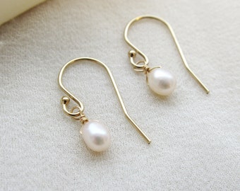 Tiny Pearl Earrings, Small Freshwater Pearl Earrings, Dainty Earrings, Pearl Earrings, Pearl Jewelry