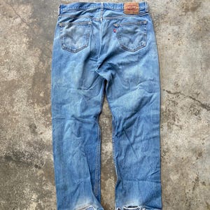 Vaqueros Levi’s 501 Original Fit vintage de los 90 – Lavado medio, cierre de botones, pierna recta