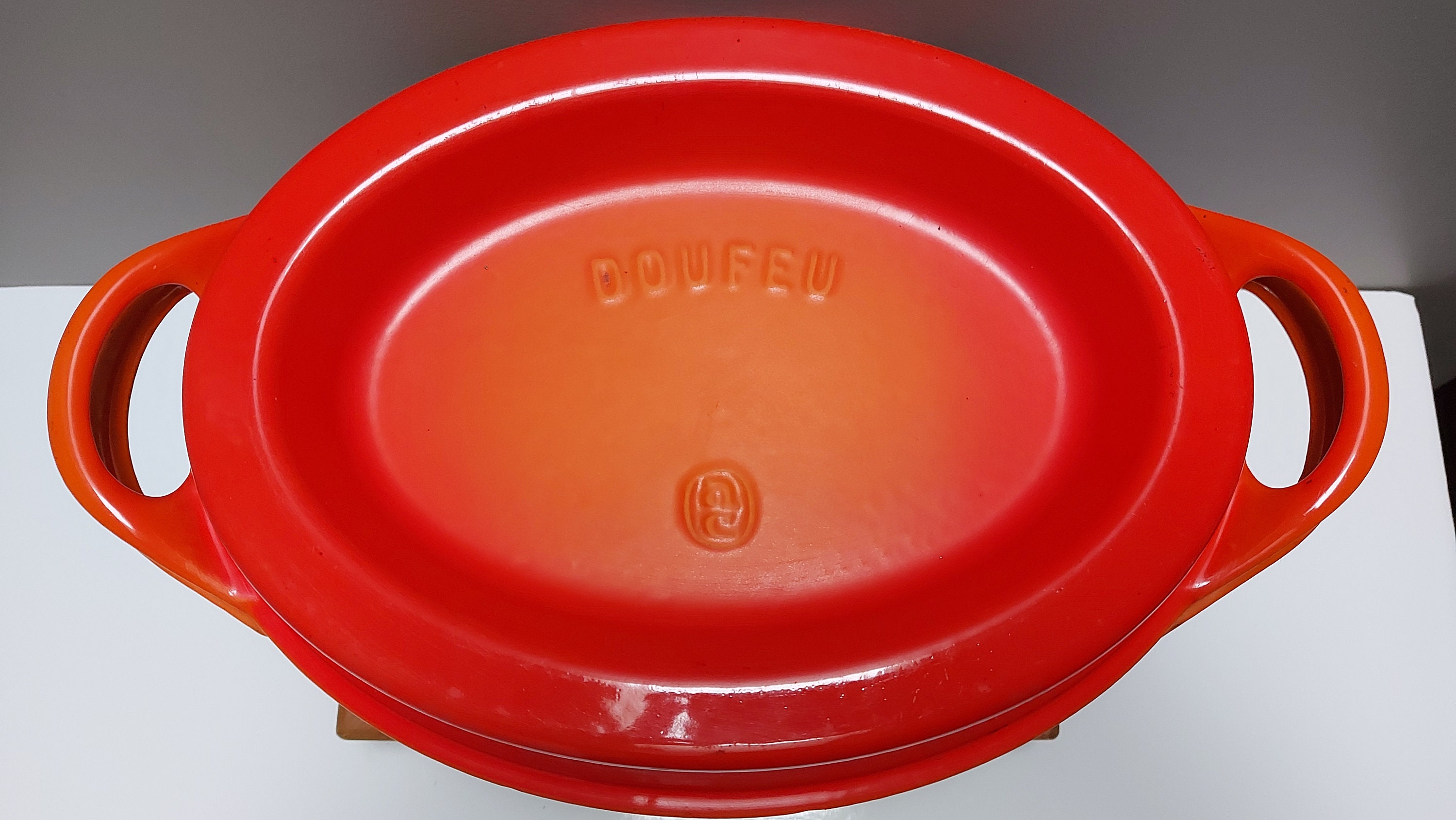 Doufeu Cousances 1553 Cast Iron Dutch Oven, Oval, Very Large Doufeu Cousances 1553 Cast Iron Dutch Oven, Oval, Very Large