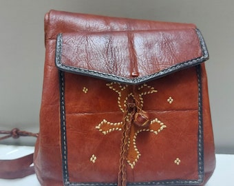 Handgemaakte leren tas, Marokkaanse leren schoudertas in berberstijl, gestikt detail, gevlochten leer, onbewerkt ongevoerd interieur, uniek OOAK