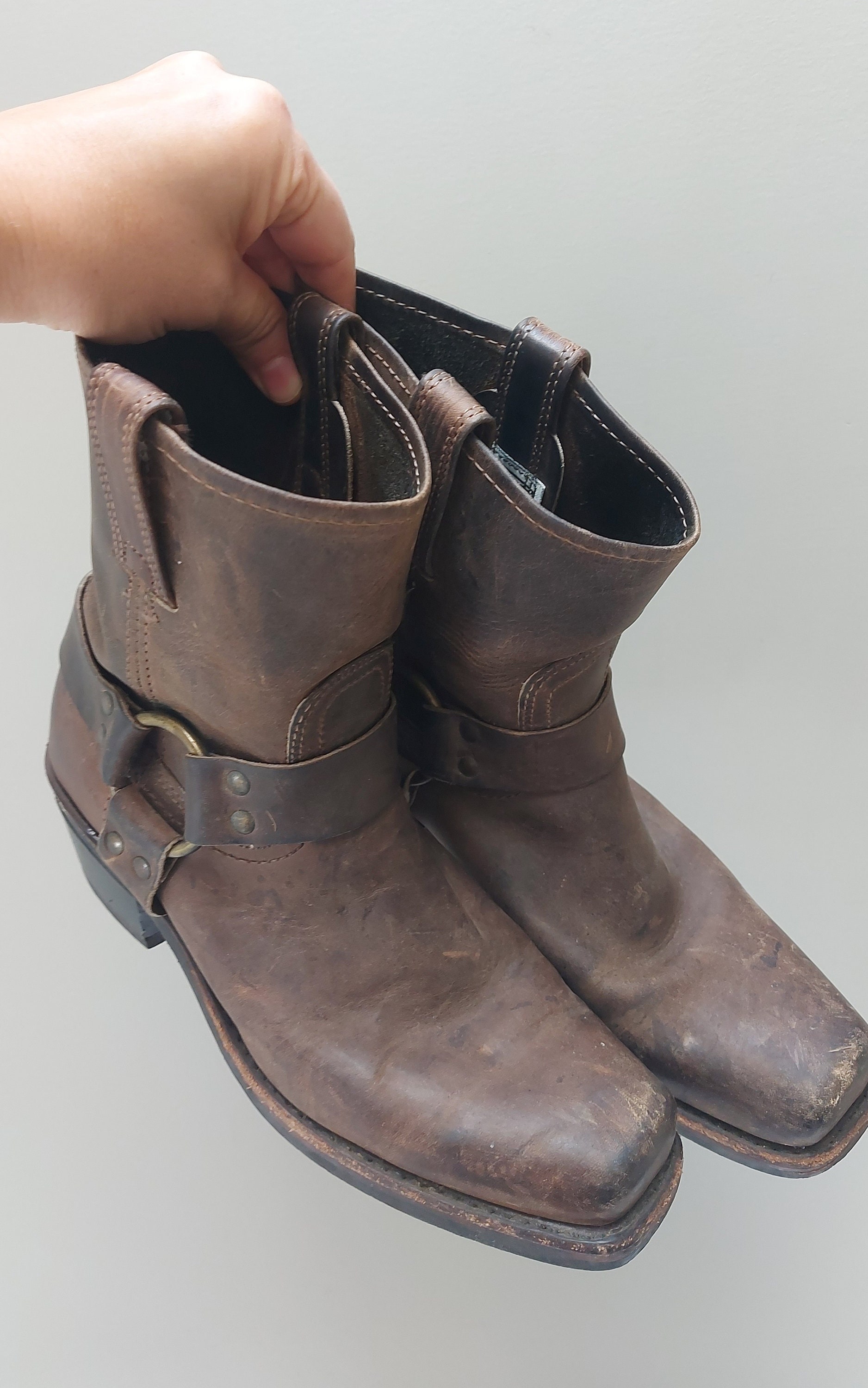 Frye Harness 8R Ladies Boots, Size M, Dark Brown, Distressed