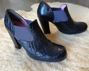 Fluevog Shoe, size 8 Pump, High Heel Boot Style Slip On, High Heel, Textured Faux Croc Leather Dark Brown, U Family Melania, Leather Soles