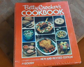 Vintage Betty Crocker cookbook, Betty Crocker's ring bound cookbook, Golden Press New and Revised Edition, 1970's retro kitchen cooking.
