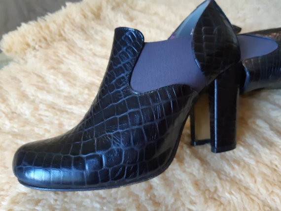 Fluevog Shoe, Size 8 Pump, High Heel Boot Style Slip On  display picture 1