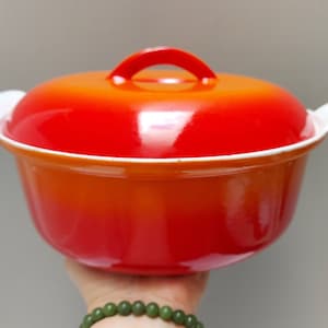 Vintage Descoware dutch oven, enamelware cast iron pot with lid, flame orange, vintage cookware, retro kitchenware, Made in Belgium, size 24