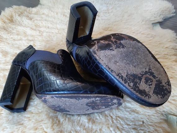 Fluevog Shoe, Size 8 Pump, High Heel Boot Style Slip On  display picture 2
