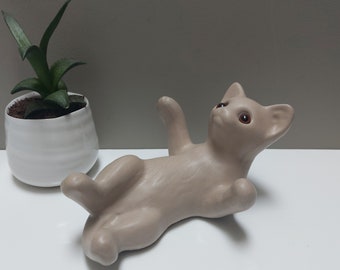 Vintage Ceramic Cat, Canadiana Pottery Cat, beige, with glass eyes, made in Canada.