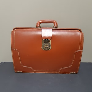 Vintage Leather Doctors Bag, Briefcase, Light Chestnut Brown Top Grain Cowhide, Brass Hardware, Crest Lock Co, Inc. USA, Expandable