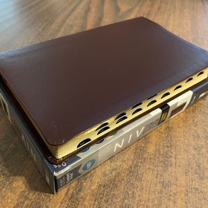 Personalized NIV Thinline Reference Bible Thumb Indexed - Burgundy Bonded Leather, custom imprinted with name, 9780310449645
