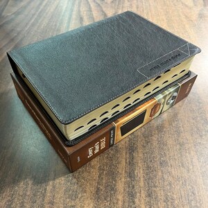 Personalized NIV Large Print Every Mans Devotional Bible Thumb Indexed - Brown TuTone - Custom Imprinted, name engraved mens 9781496447951