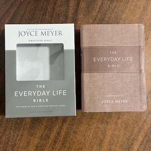 Personalized Amplified Joyce Meyer Everyday Life Study Bible - Blush LeatherLuxe - Custom Imprinted with a name, 9781478922940
