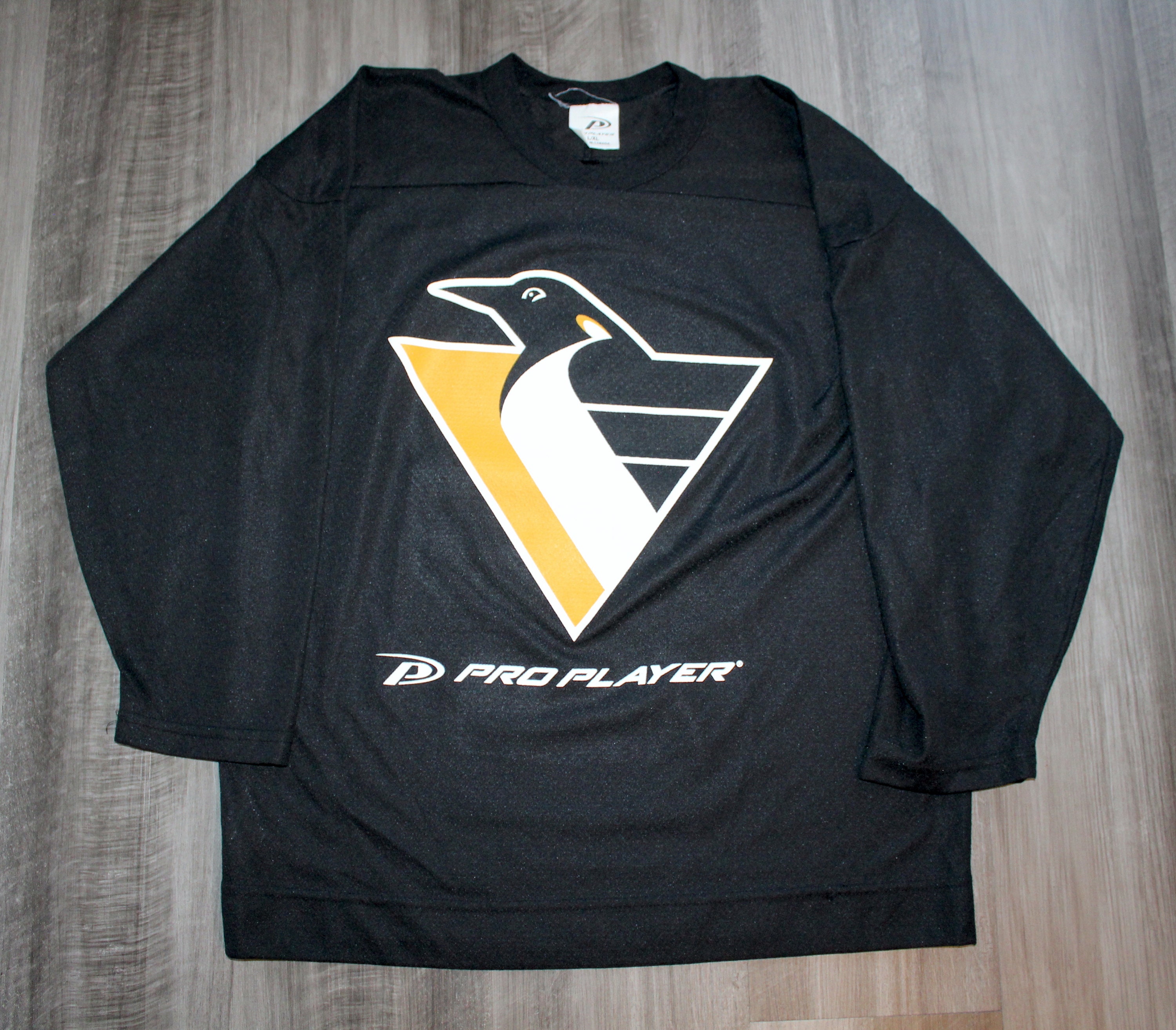 Vintage 90's Logo 7 NHL Pittsburgh Penguins Jager - Depop