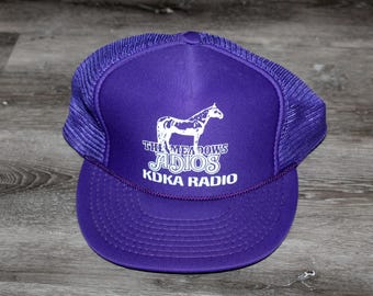 Gorra de béisbol ajustable para adultos con cierre trasero de malla estilo camionero, estilo vintage de los años 90, con texto "Adiós, carreras de caballos, Meadows Casino Pittsburgh" y cerveza Coors Light.