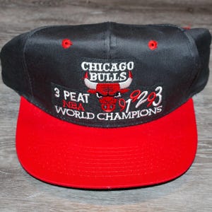Vintage 90-talskläder 1993 NBA-finaler Chicago Bulls basketboll 3 Peat justerbar en storlek vuxen retro logotyp lapp snapback basebollkeps hatt