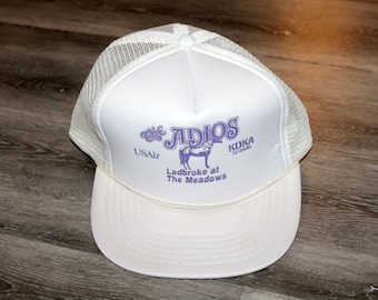 Gorra de béisbol ajustable para adultos con cierre trasero de malla estilo camionero, estilo vintage de los años 90, con texto "Adiós, carreras de caballos, Meadows Casino Pittsburgh" y cerveza Coors Light.