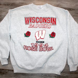 Vintage 90s Clothing University of Wisconsin Badgers Rose Bowl 1994 Men Size Large Retro Logo Print College Long Sleeve Crewneck Sweatshirt