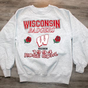 Vintage 90s Clothing University of Wisconsin Badgers Rose Bowl 1994 Men Size Small Retro Logo Print College Long Sleeve Crewneck Sweatshirt
