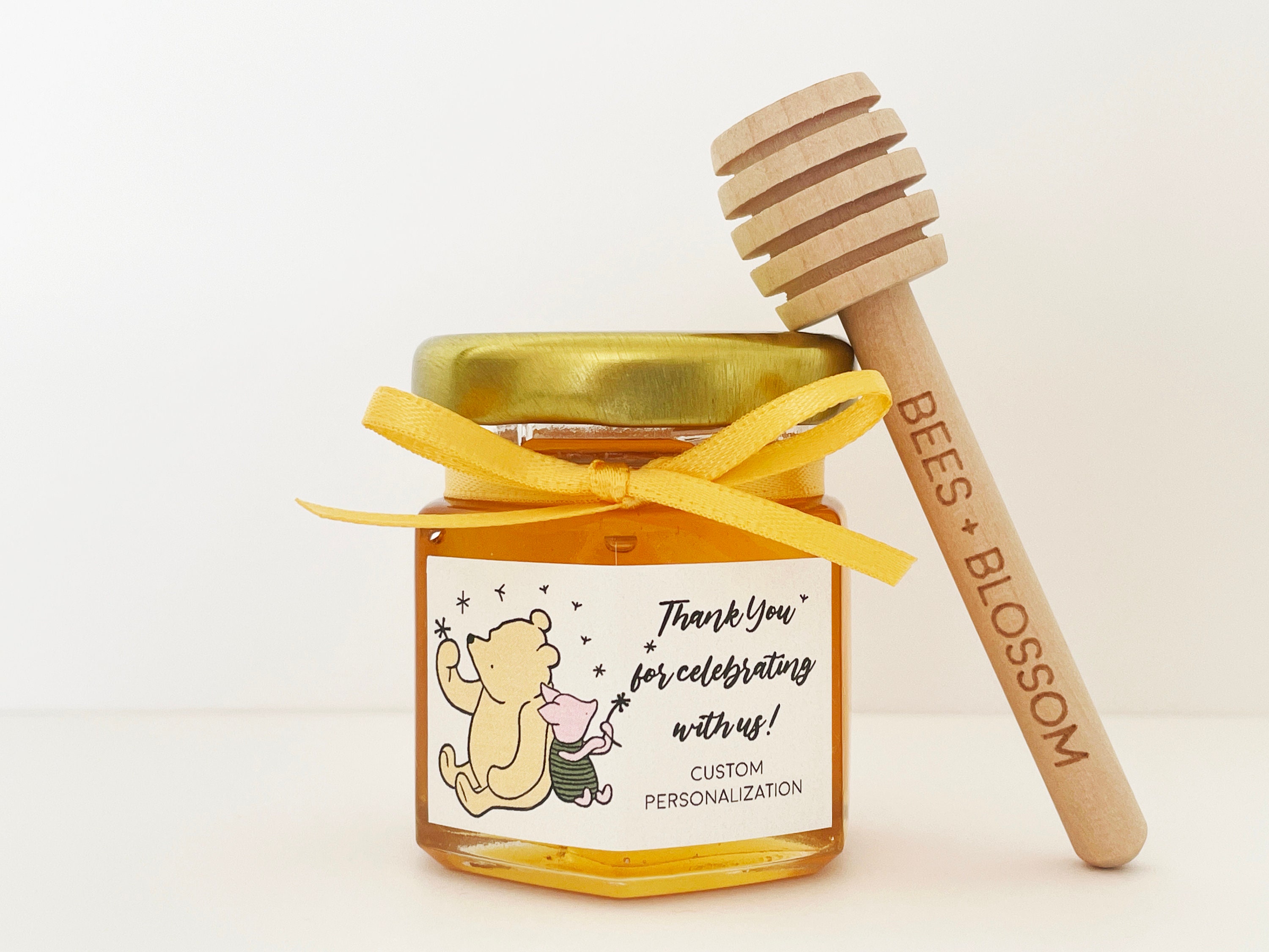 Tarro de miel de 2 oz con encantadores adornos de Winnie the Pooh para  fiestas, recuerdos de fiestas, cosas más pequeñas (corazones), baby shower,  cumpleaños, bodas y despedidas de soltera - Etsy México, image size:3000x2250