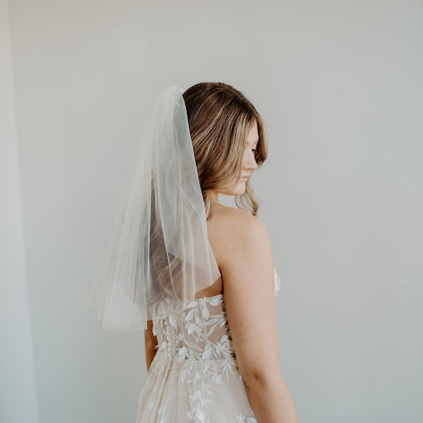 Voile de mariage souple à une couche 1T avec bords coupés bruts, 23" de long - Disponible en blanc, ivoire, ivoire clair, noir
