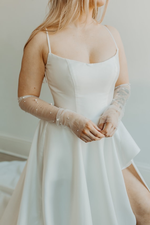 Soft Bridal Pearl Sleeves / Gloves, Short Fingerless Pearl Tulle Sleeves, Removable, Sheer, Delicate, Wedding Sleeves, Bridal Party, Glam