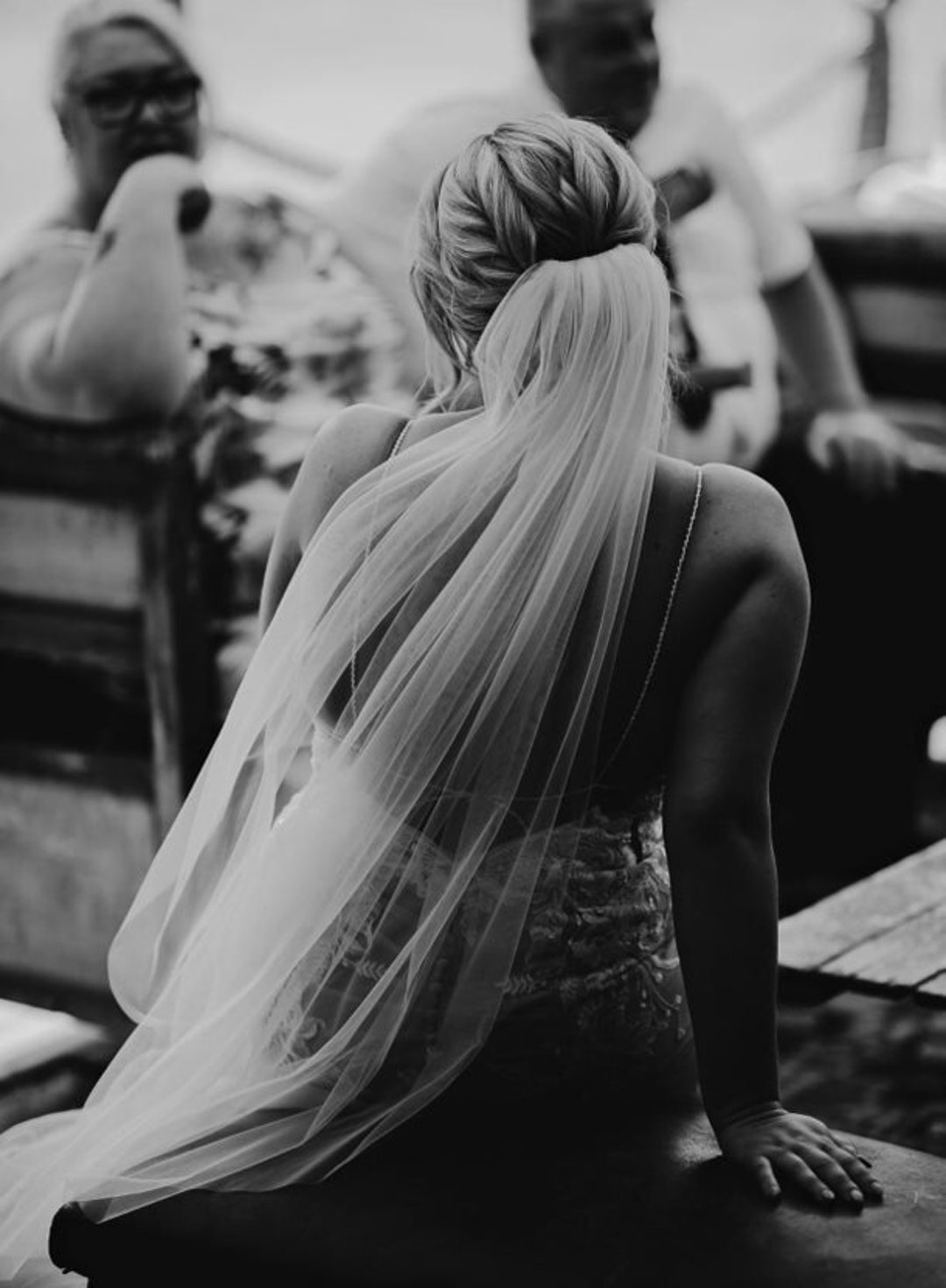 Soft KNEE Single Tier Layer Simple Raw Edge Bridal Knee  display picture 3
