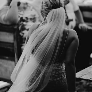 Velo de novia de una sola capa, suave, con borde sin rematar, largo hasta la rodilla (122 cm), 1T - Disponible en blanco, marfil claro, marfil y negro