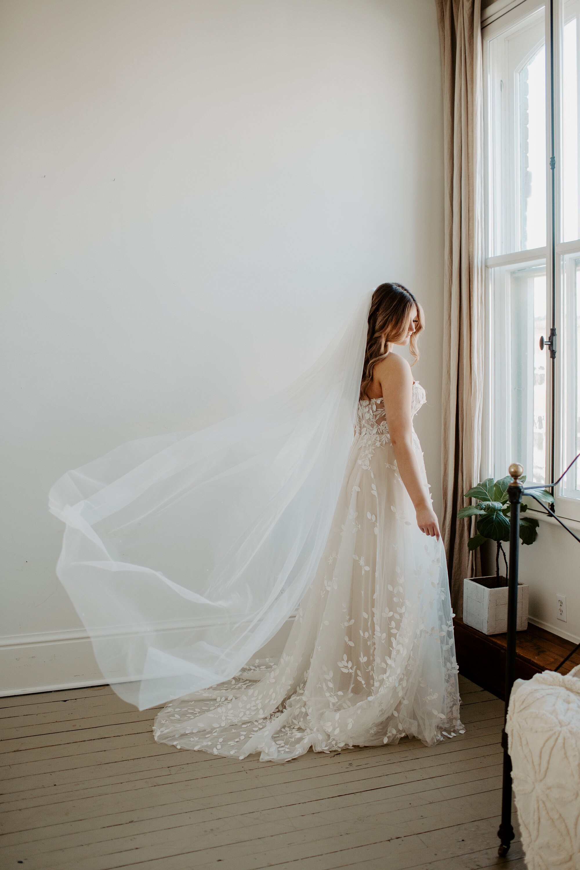 72” Floor Length White Pearl Veil White Flower Lace Wedding Veil With Pearl, Retro Cathedral  main image 3