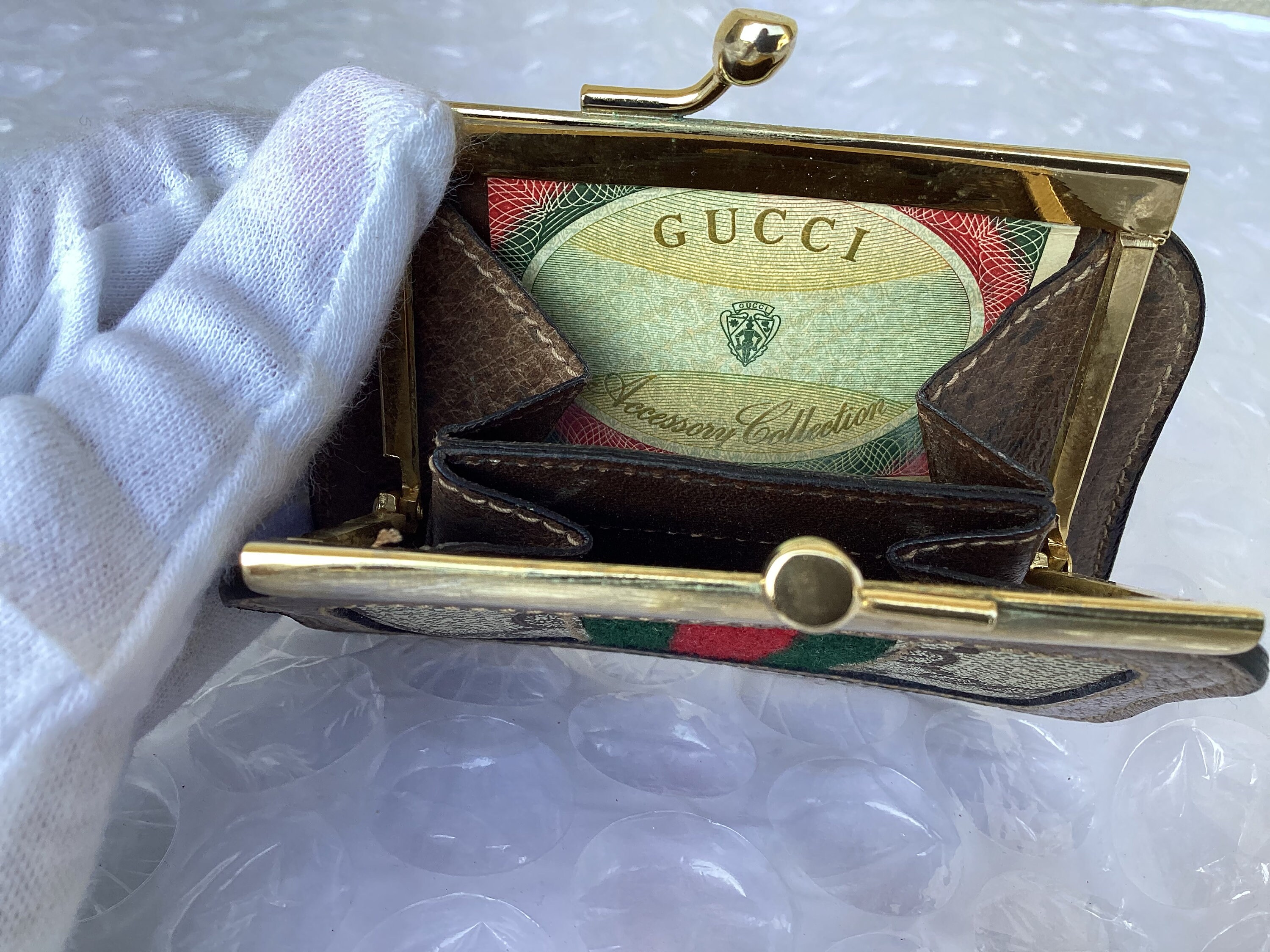 Vintage Gucci brown, beige coin wallet, mini case with kiss lock closu –  eNdApPi ***where you can find your favorite designer  vintages..authentic, affordable, and lovable.