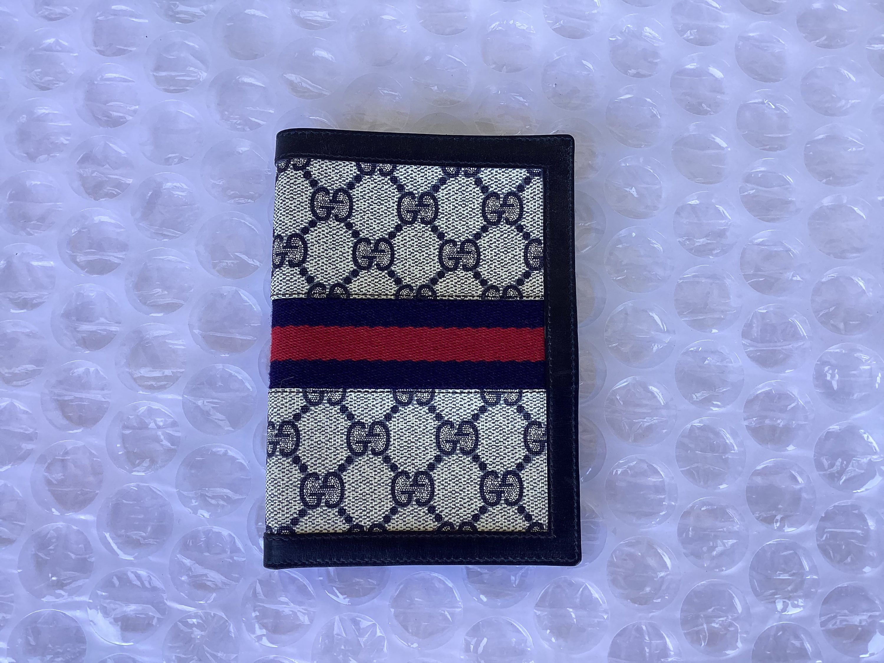 Gucci Passport Case in Pink