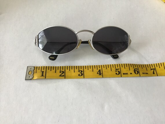 Vintage Gucci ‘90s Sunglasses Silvertone Frame Us… - image 9