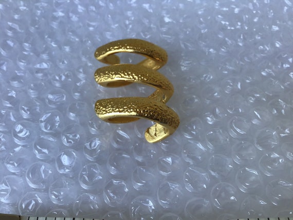 Vintage Scarf Holder/Ring Gold Tone Mint Condition - image 2