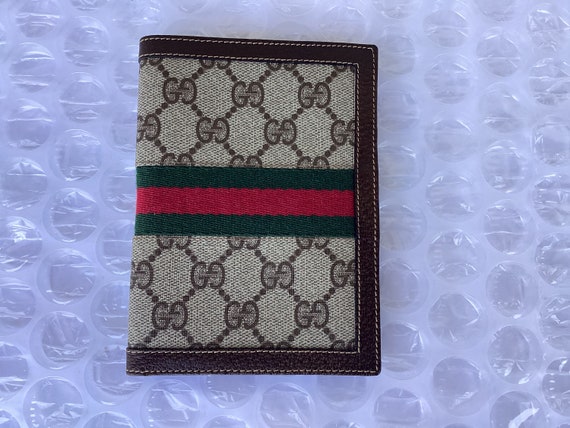 Gucci Men's GG Supreme Canvas Passport Holder