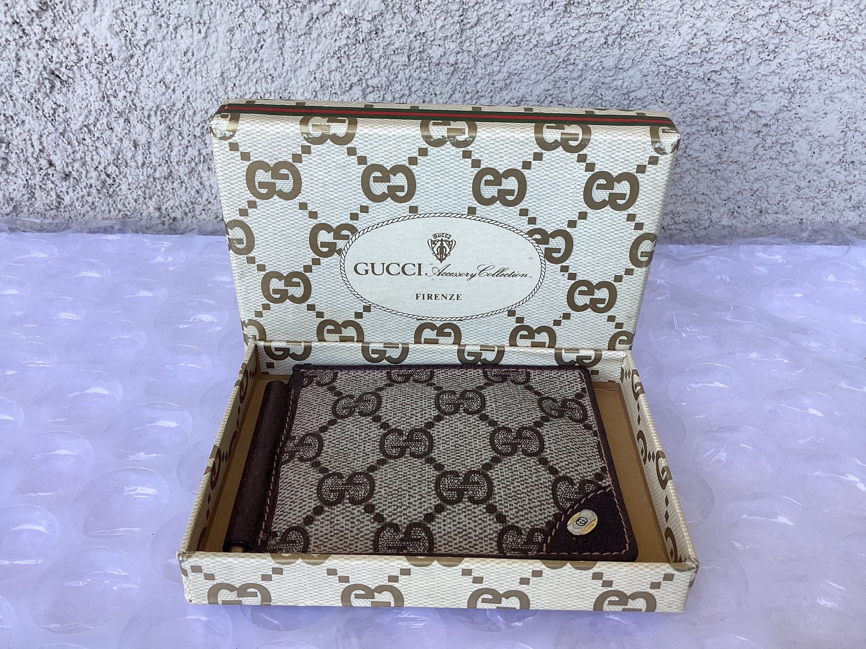 Louis Vuitton LV Money Clip Wallet Monogram, Luxury, Bags & Wallets on  Carousell