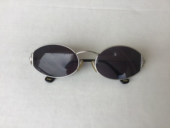 Vintage Gucci ‘90s Sunglasses Silvertone Frame Us… - image 7