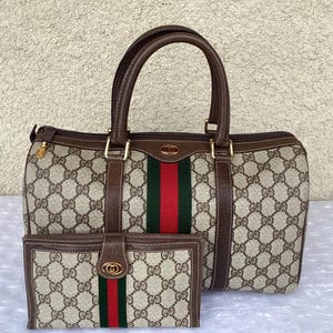 Bolso y cartera vintage Gucci Boston Doctor de lona marrón, usado en buen estado.