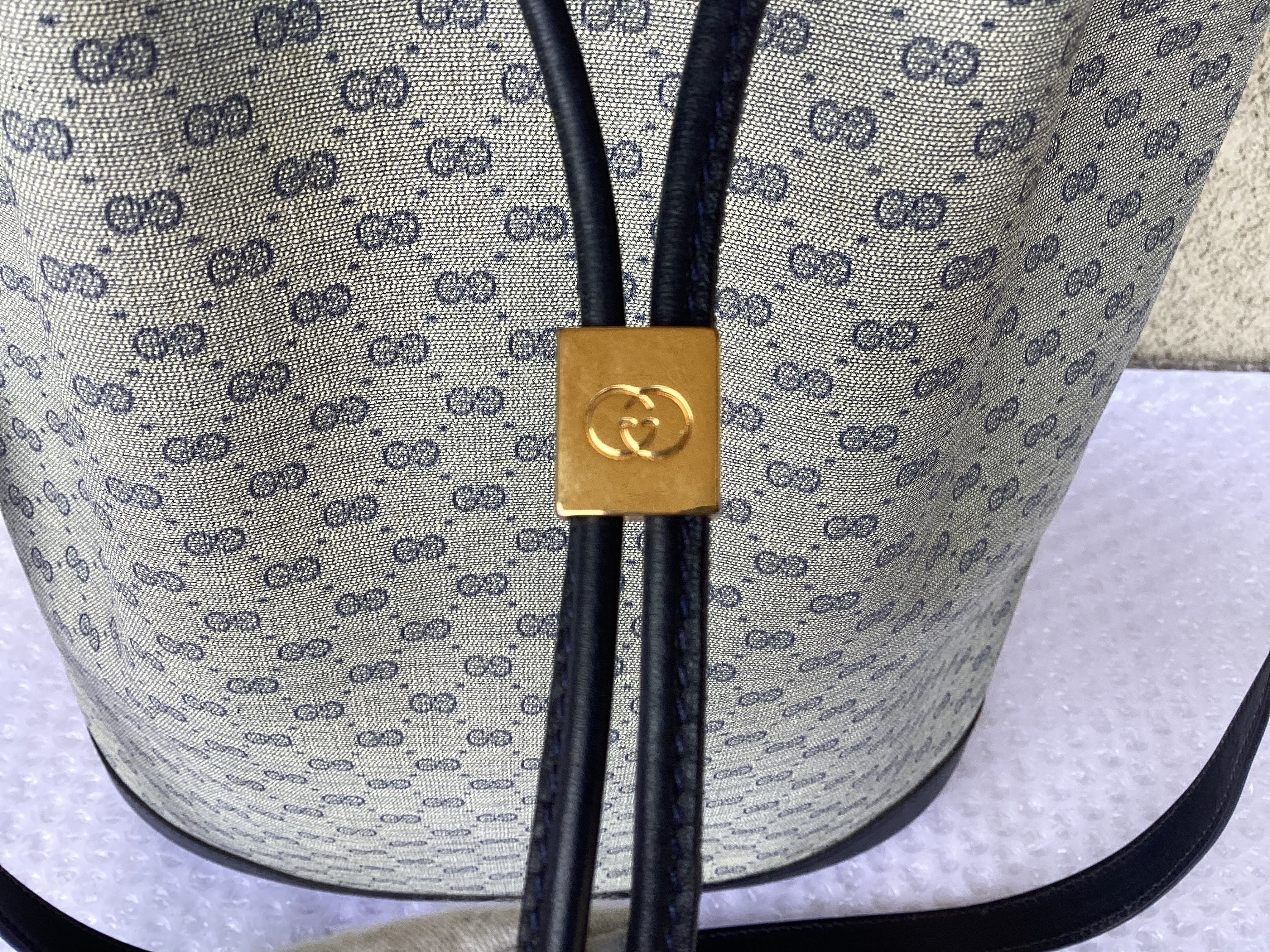 GUCCIベロアvintageバッグ✦ Old 1990's Vintage Gucci Large Bucket Bag Blue Micro GG