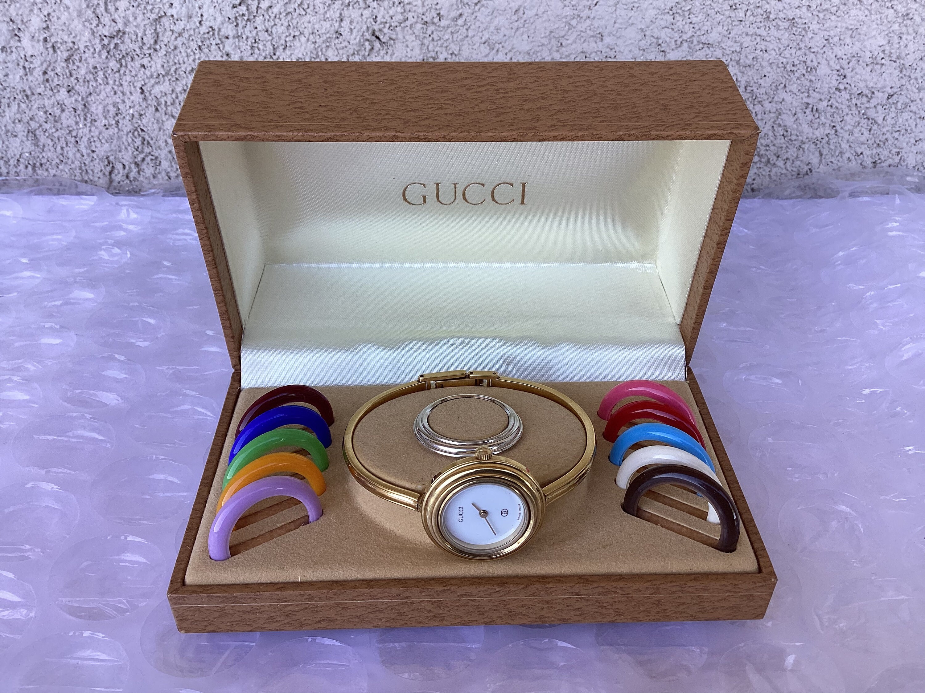 gucci interchangeable bezel watch